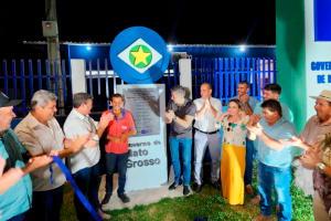 Alan Porto: "Não tem nada mais precioso do que entregar um novo prédio e inaugurar uma quadra poliesportiva"  - Foto por: Assessoria | Seduc-MT