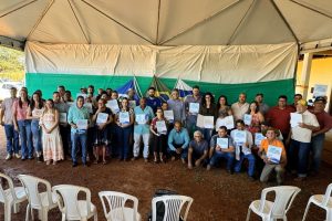 Moradores do assentamento PA Canabrava I/Aristeu de Moraes receberam os títulos do Governo de MT  - Foto por: Assessoria/Intermat