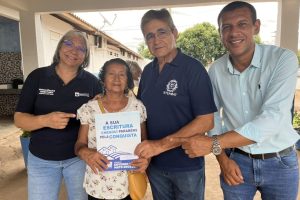 Maria Rosa, de 73 anos, foi uma das moradoras beneficiadas  - Foto por: Emmanuel Duailibi/Acontece MT