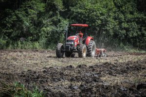 Tratores e implementos agrícolas contribuem com avanço na produção de comunidades em Poconé                             Crédito - Michel Alvim/ Secom-MT