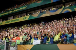 População acompanha jogo da seleção brasileira em Cuiabá  - Foto por: Mayke Toscano