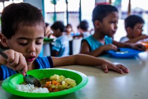 Estado tem adotado estratégias significativas para enriquecer e diversificar a alimentação dos alunos nas escolas estaduais  - Foto por: Secom/MT