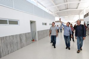 Governador Mauro Mendes vistoria obras da nova Escola Estadual no bairro Ilza Piccoli, que contará com 24 salas de aula com tecnologias modernas na área pedagógica.                             Crédito -