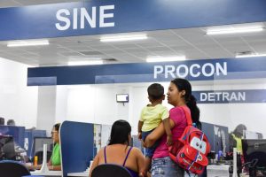 Atendimento no Centro Estadual de Cidadania no Várzea Grande Shopping  - Foto por: João Reis/Setasc-MT