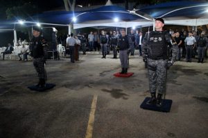 Tenente-coronel Tiago Costa Gomes (à direita) é o novo comandante do Batalhão Rotam  - Foto por: Soldado Elias/CCSMI-PMMT