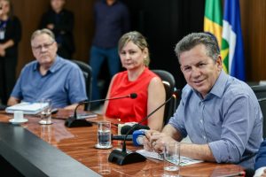 Durante a coletiva, o governador Mauro Mendes e a interventora Danielle  Carmona apresentaram os números que garantiram uma significativa melhoria na saúde da capital.                             Crédito -