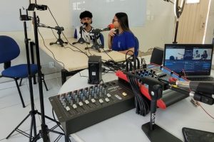 Programa podcast apresentado pelos alunos na Escola Estadual Eurico Gaspar Dutra em Barra do Garças (MT) - Foto por: Arquivo/Pesquisadora