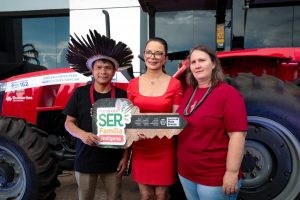 Primeira-dama Virginia Mendes fez a indicação de entrega de trator aos indígenas Suruí                             Crédito - Jana Pessôa/Unaf
