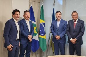 Em Brasília, o governador Mauro Mendes, o suplente de Senador, Mauro Carvalho ,e o secretário-chefe da Casa Civil, Fábio Garcia, se reuniram o presidente da Aneel, Sandoval Feitosa.